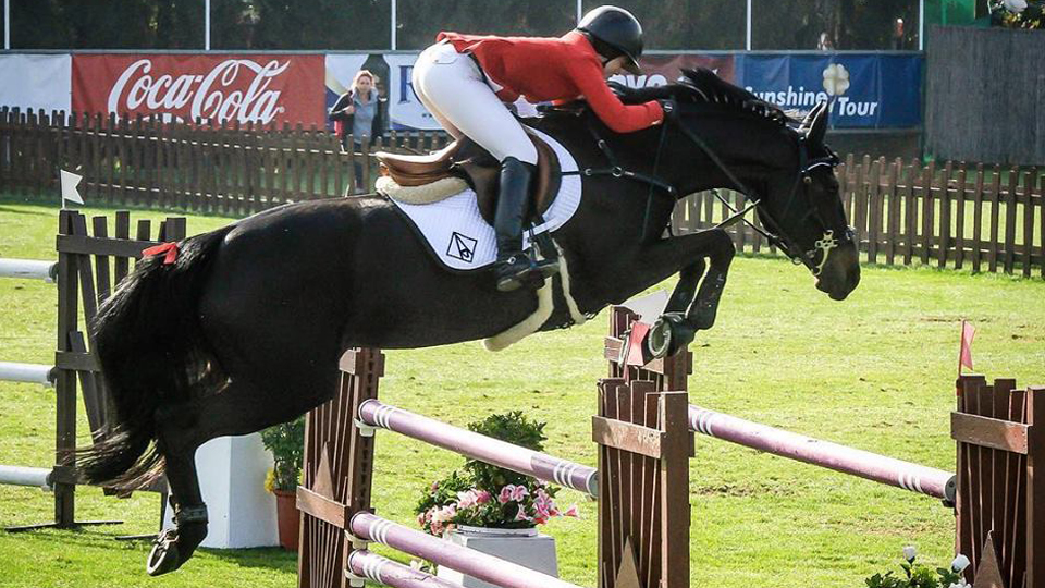 Emma de Moussac v GP při CSI Kronenberg s chybou