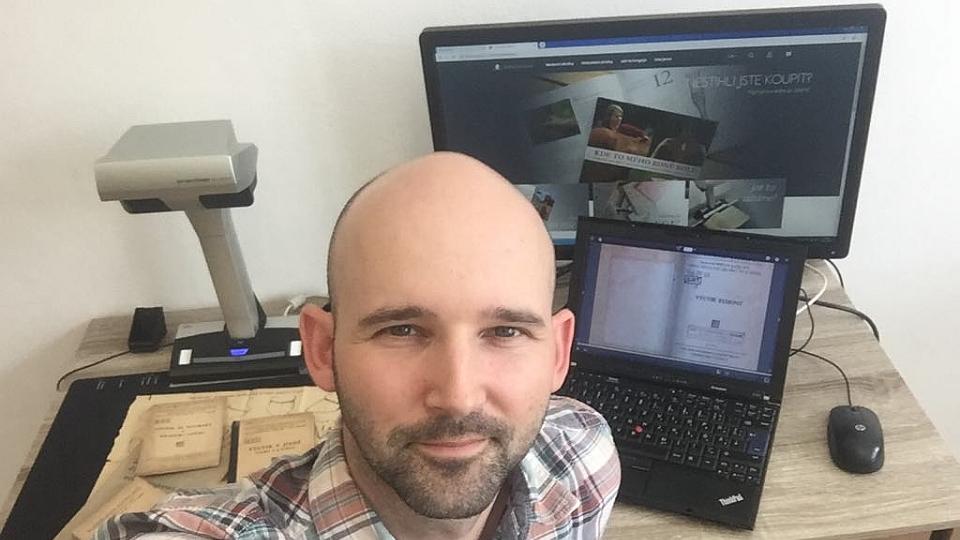 Papír zůstává papírem, říká zakladatel webu Koňská čtečka Daniel Burda