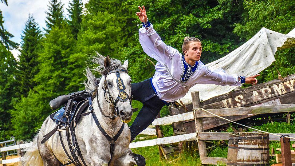 Světový parkur v pražské O2 areně za doprovodu hvězdné koňské show