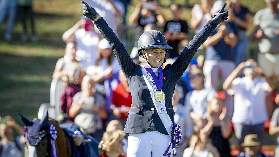 Obrazem: Britská senzace. Yasmin Ingham je šampionkou ve všestrannosti