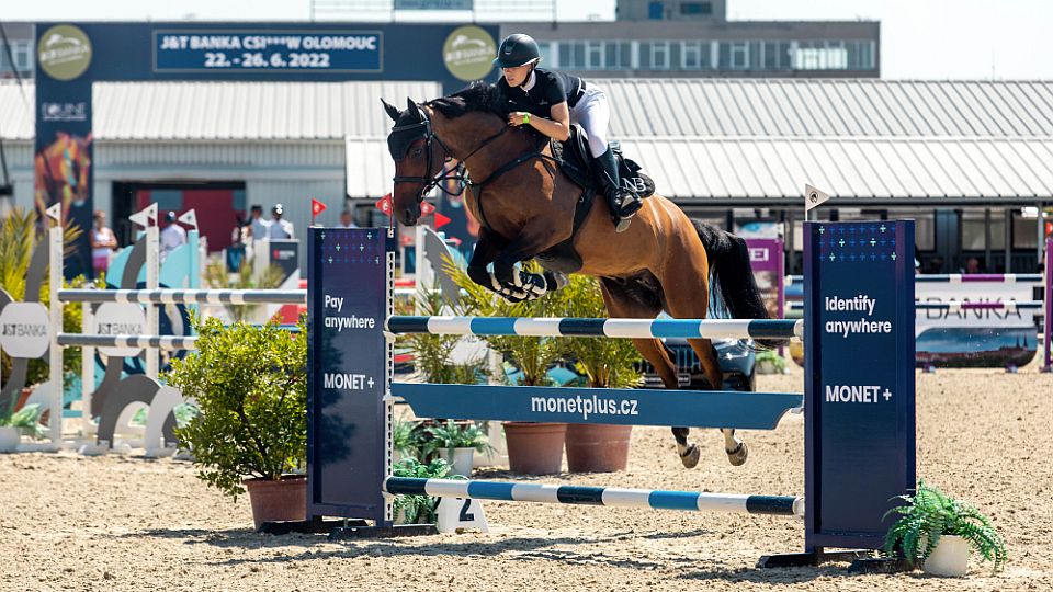 Bartoňková byla druhá ve finále olomoucké Bronze Tour. Vyhrála Gorzó