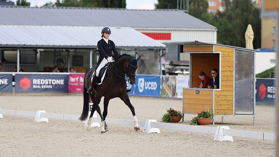 Johana Vášáryová je lídrem mistrovství ČR v drezuře starších juniorů