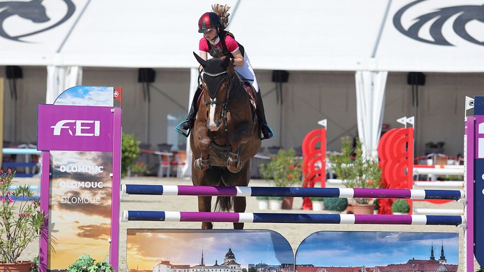 CSI2*-W Olomouc 2021 začalo českou hymnou. Zasloužila se o ni Špurková