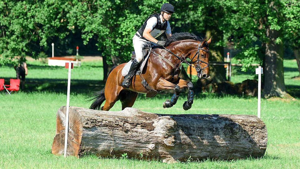 Tropická Zlatá podkova v Lošticích. V hlavní soutěži zvítězil Trunda